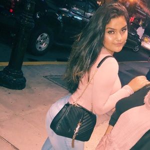 Meet your Posher, Shruti